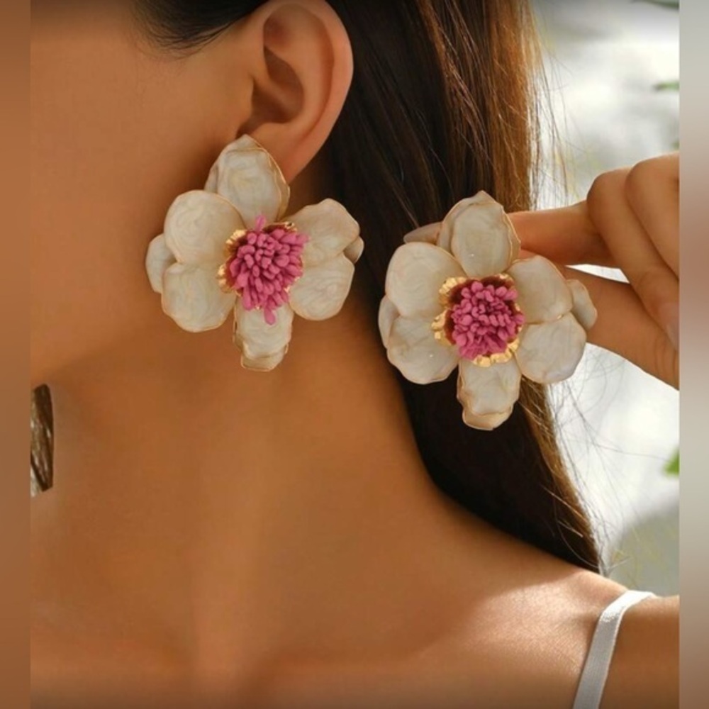 ✨NEW Elegant Floral Statement Earrings